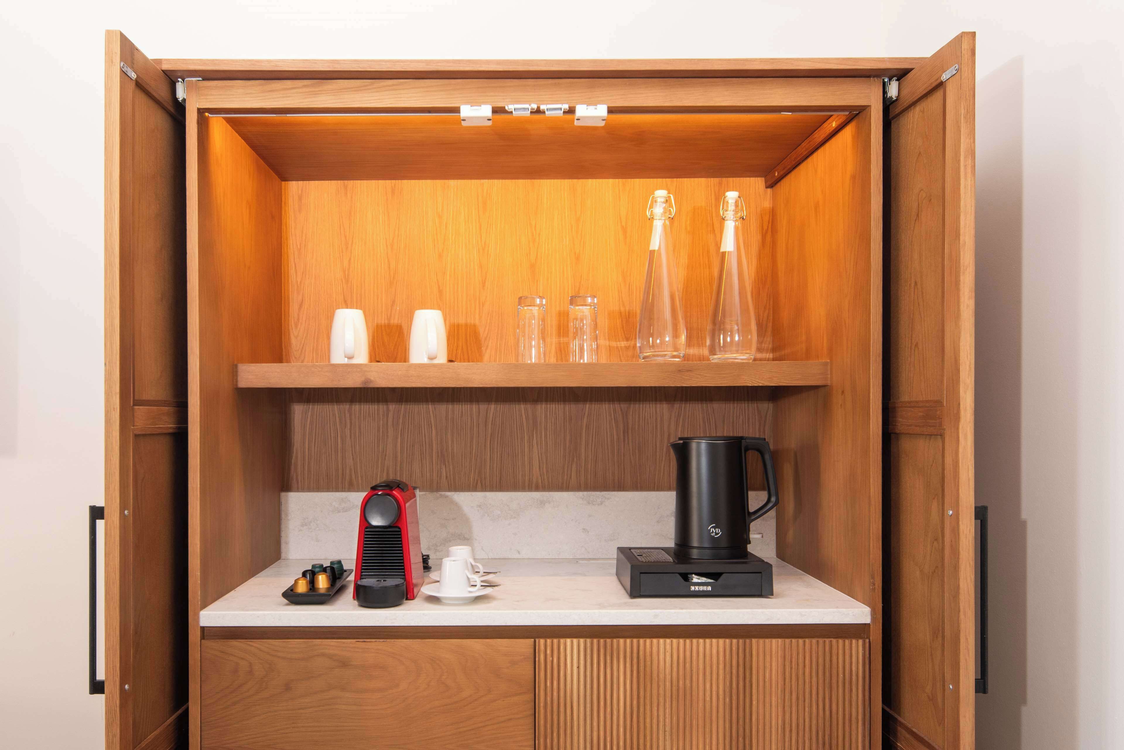 family suite, beachfront | living area | 42-inch tv with satellite channels