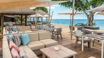 4 restaurants; ze serveren er ontbijt, lunch en diner