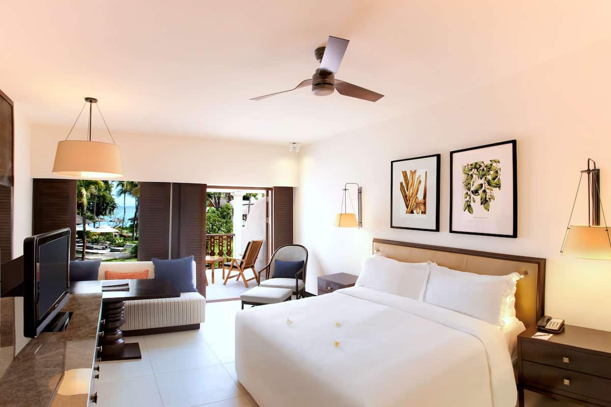 1 quarto, frigobar, cofres nos quartos, escrivaninha
