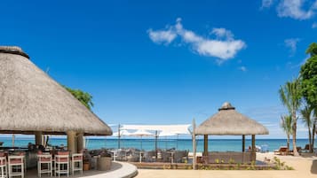 3 Bars/Lounges, 2 Poolbars, Strandbar