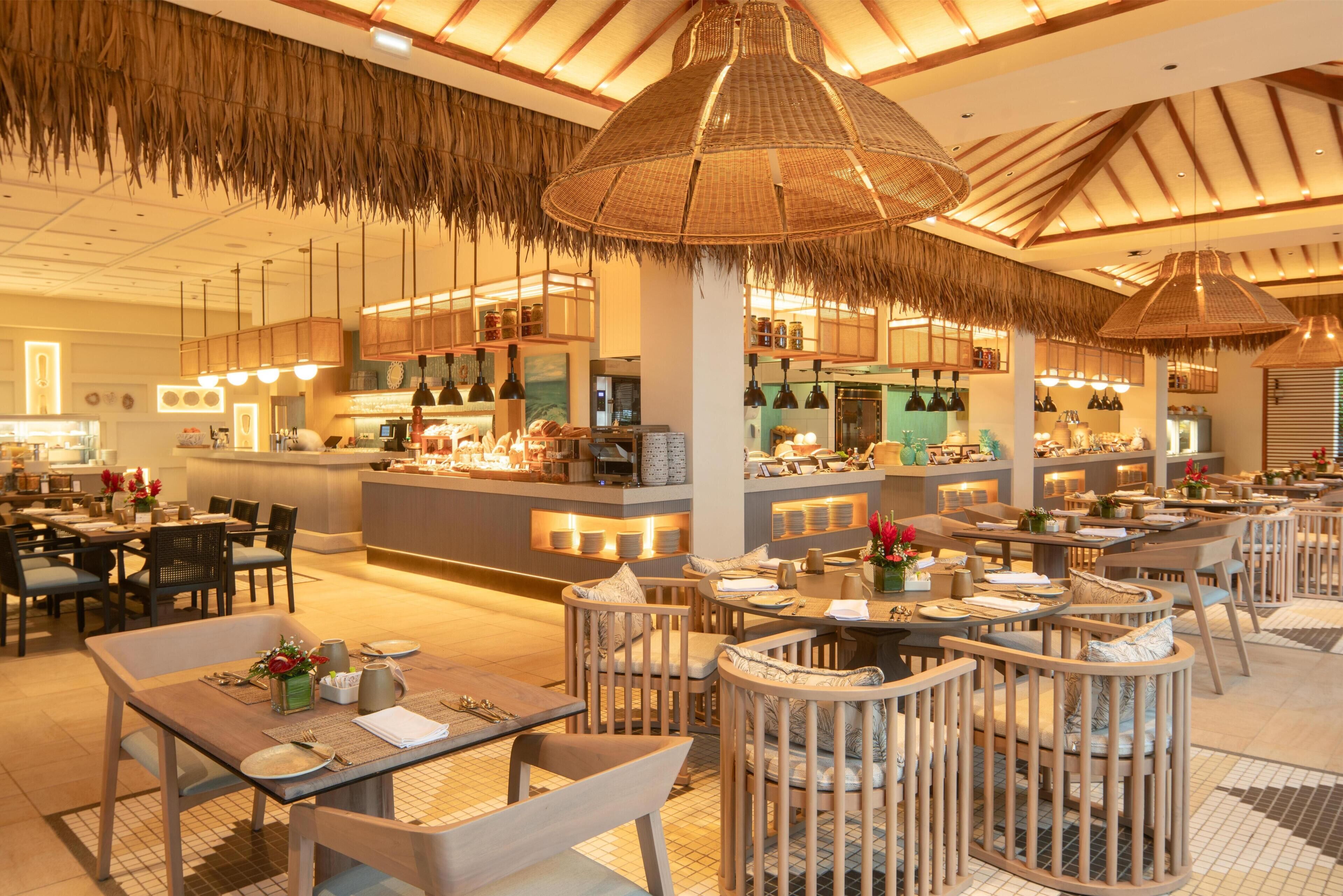 4 restaurants; breakfast, lunch, and dinner served