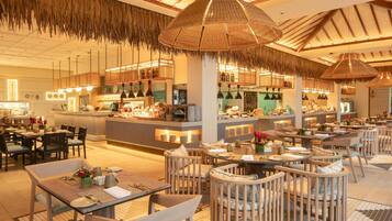 4 restaurants; breakfast, lunch, and dinner served