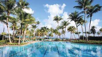 Schwimmbecken
