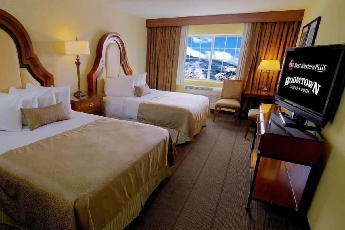 Premium bedding, pillowtop beds, in-room safe, desk