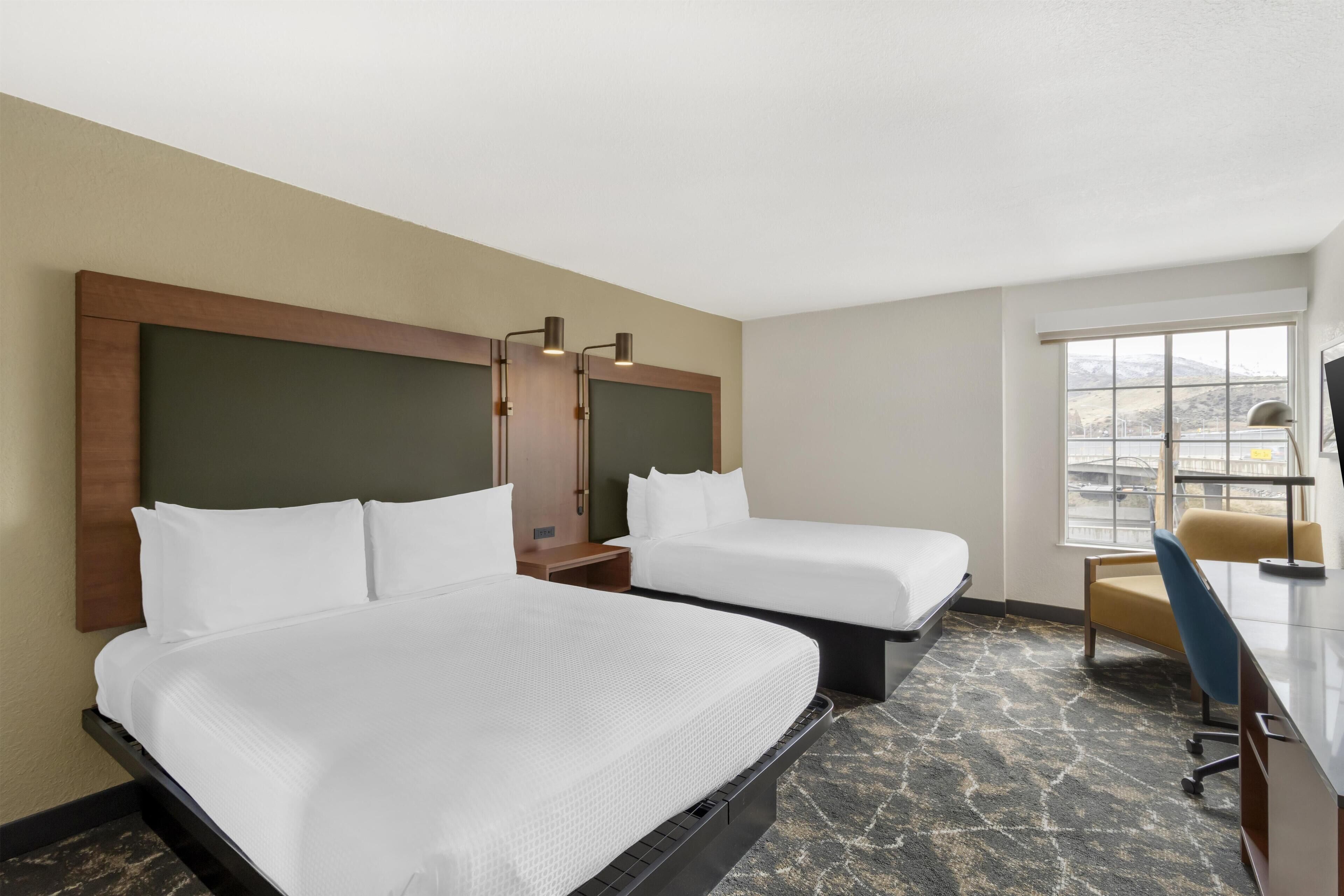 標準客房, 2 張加大雙人床, 非吸煙房, 雪櫃和微波爐 | 高級寢具、特厚豪華床墊、房內夾萬、書桌