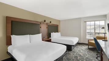 標準客房, 2 張加大雙人床, 非吸煙房, 冰箱和微波爐 | 高級寢具、舒適加層、客房內保險箱、書桌