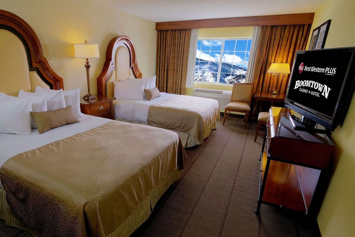 Premium bedding, pillowtop beds, in-room safe, desk