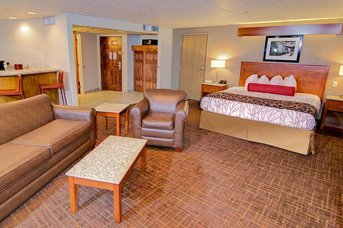 Premium bedding, pillowtop beds, in-room safe, desk