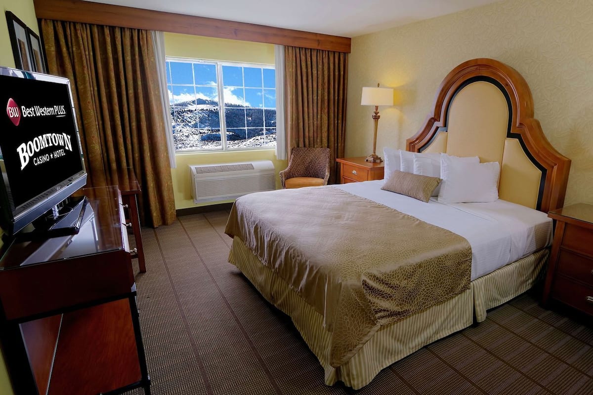 Premium bedding, pillowtop beds, in-room safe, desk