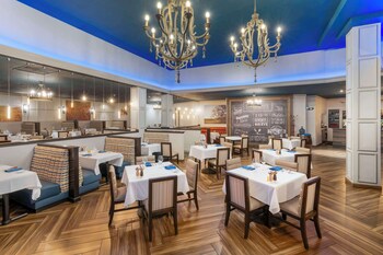 3 restaurants, breakfast, lunch, dinner served; seafood at Best Western Plus Boomtown Casino Hotel