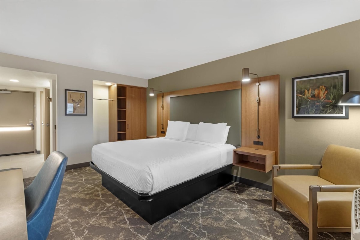 Premium bedding, pillow-top beds, in-room safe, desk