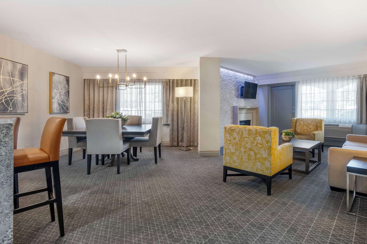 Suite, 1 King Bed, Non Smoking, Balcony