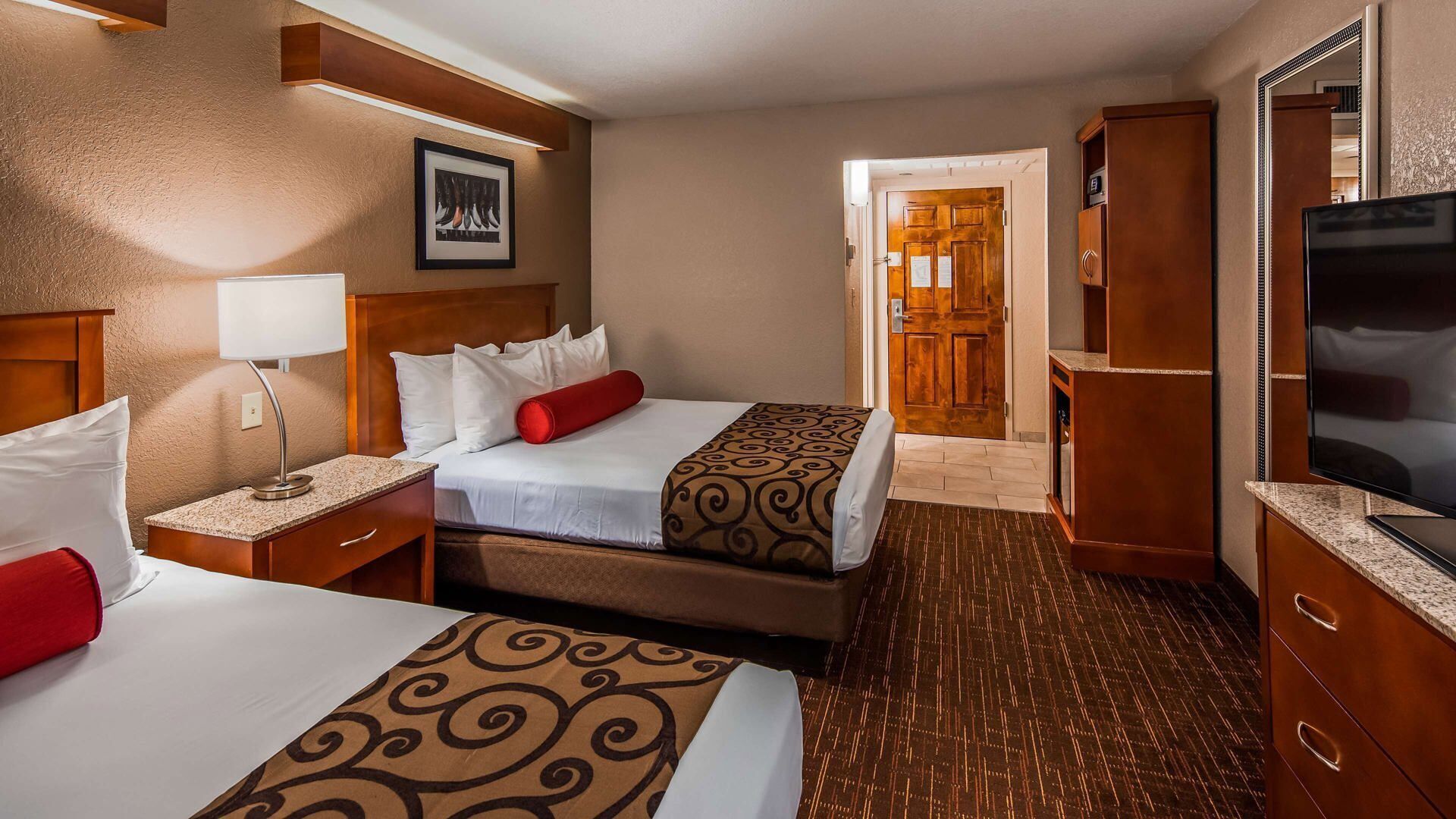 Premium bedding, pillowtop beds, in-room safe, desk