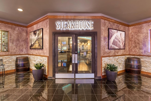 3 restaurants; breakfast, lunch, dinner, and brunch served