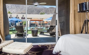 高档床上用品、客房内保险箱、办公桌、笔记本电脑工作区