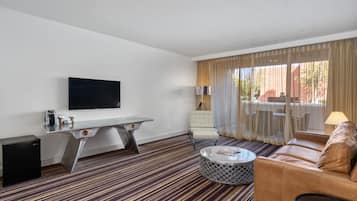 Executive Suite, 1 King Bed | Premium bedding, in-room safe, desk, laptop workspace
