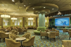 2 Bars/Lounges, Piano-Bar