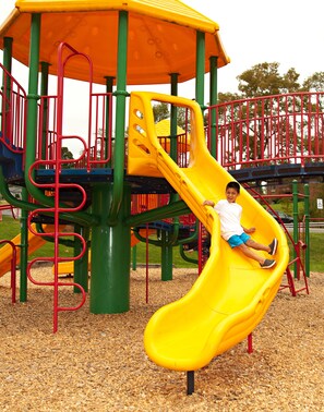 Área de juegos infantiles al aire libre