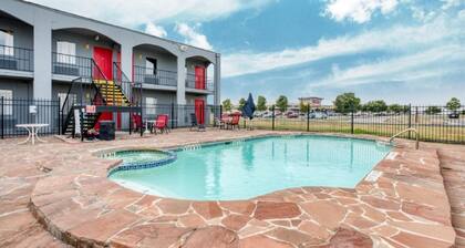 OYO Hotel San Antonio Lackland Air Force Base West