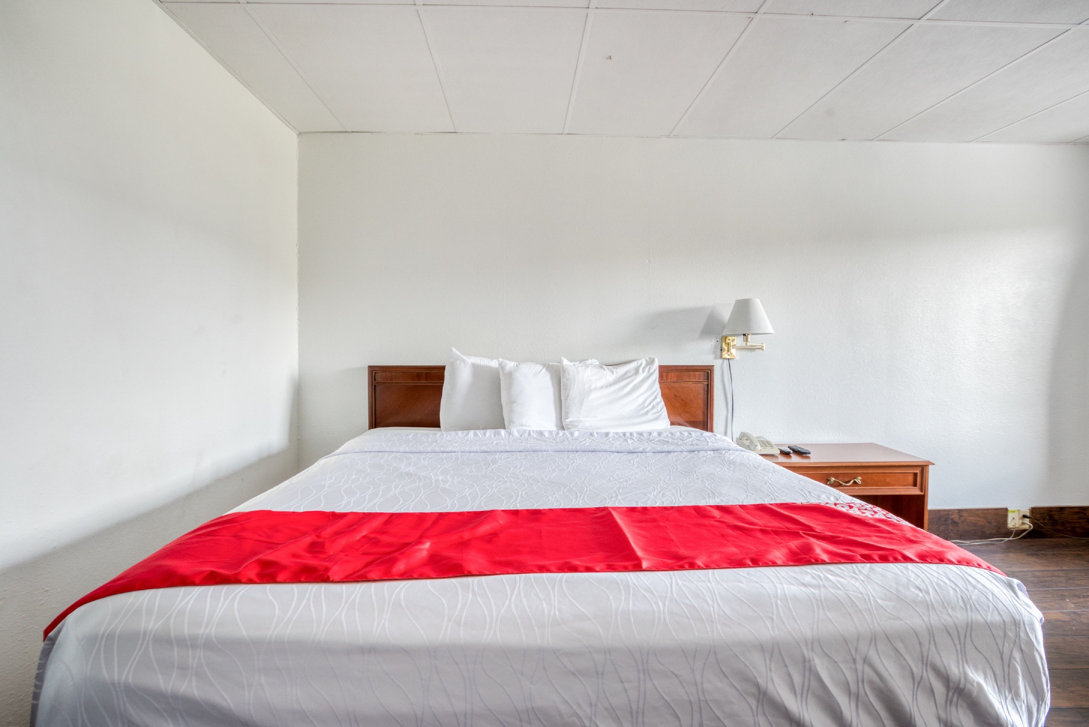 Chambre, 1 très grand lit