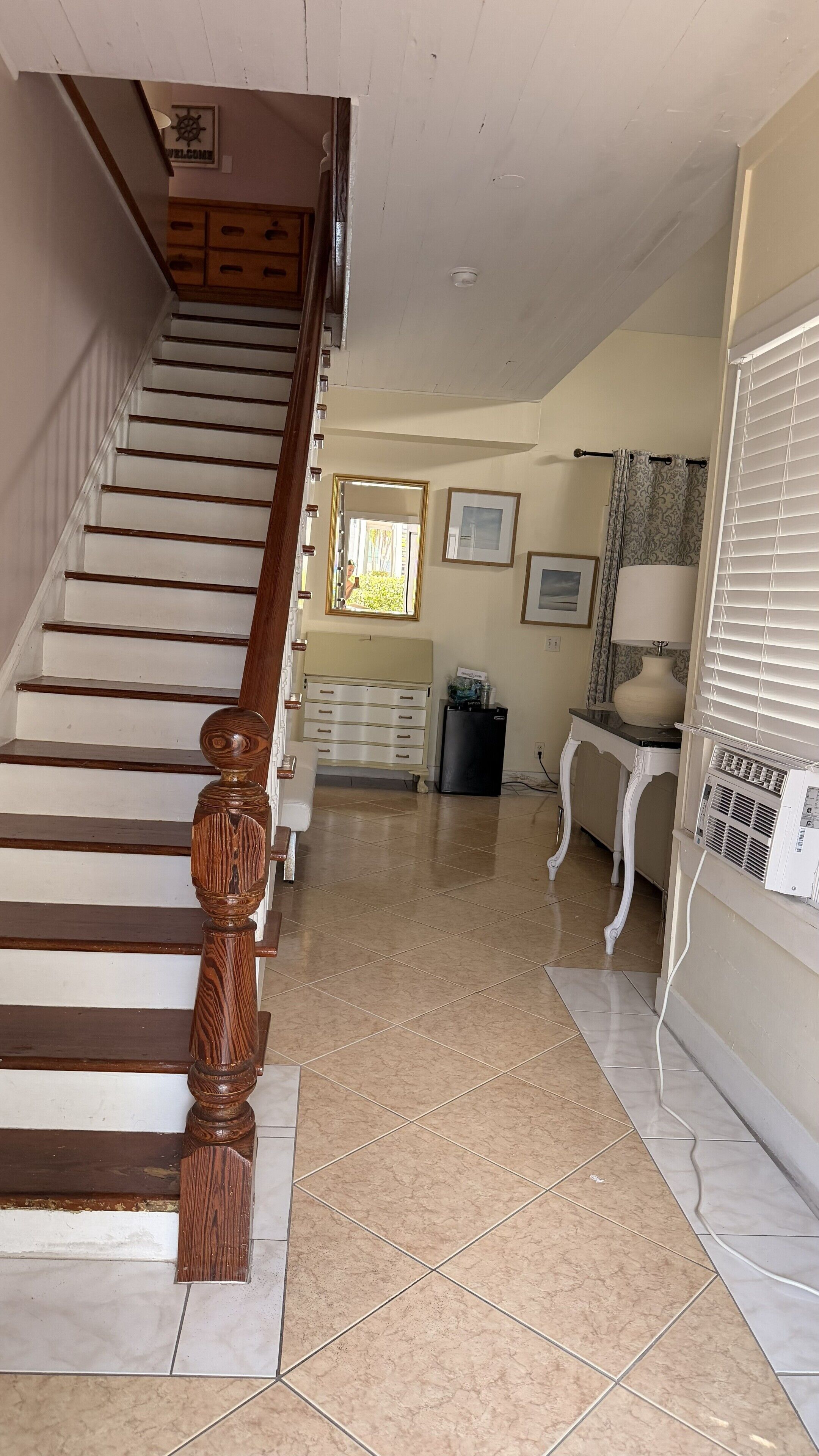Newly Renovated Cottage w/ Kitchen, Pool | Living area | 45-inch Smart TV with digital channels, Hulu, books