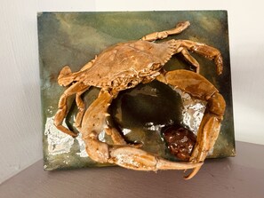 A piece of artwork featuring a crab. - The Independent Inn - Formerly Heron House Court  (Key West)
