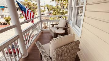 Tropical King | Terrace/patio