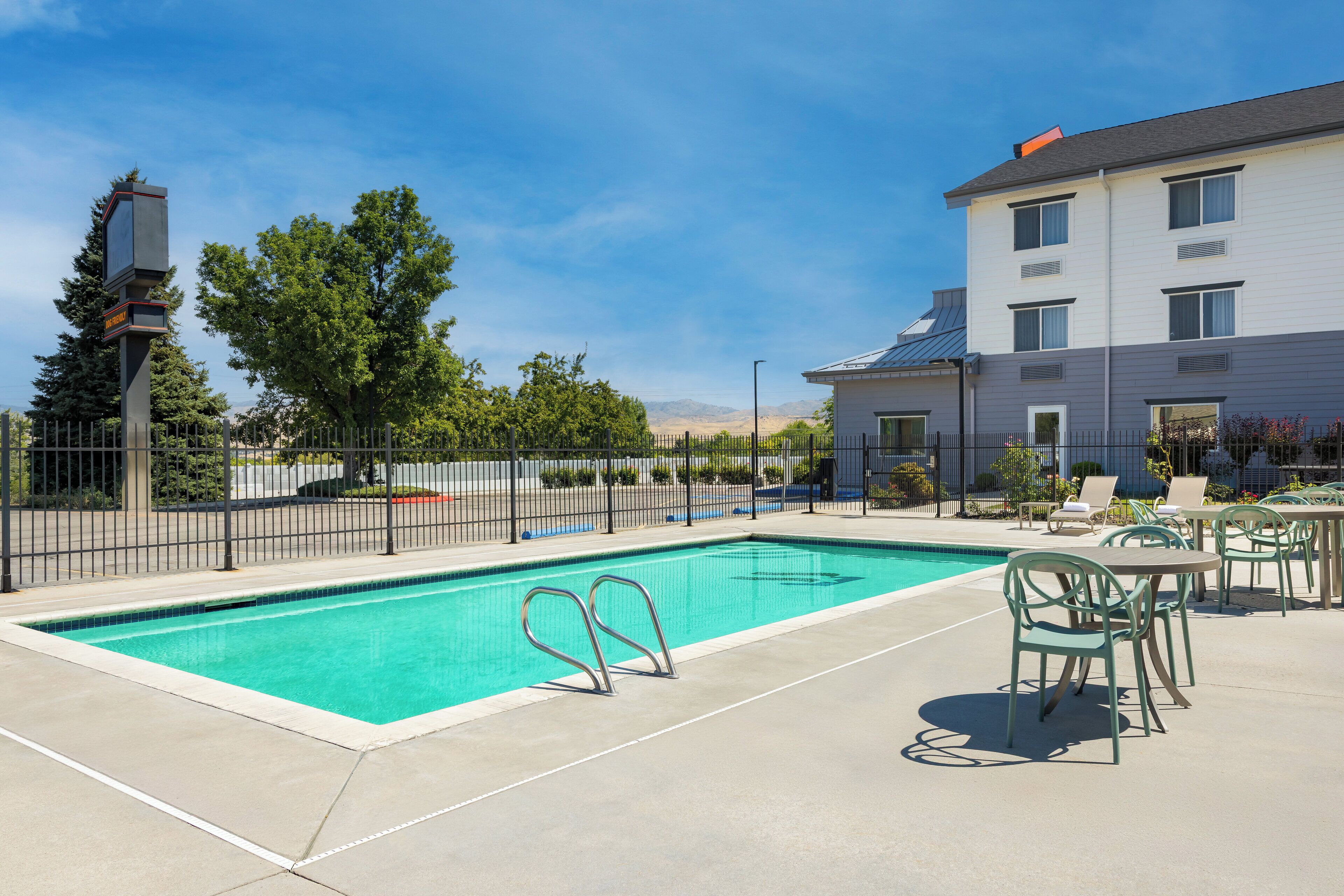 outdoor pool, pool loungers