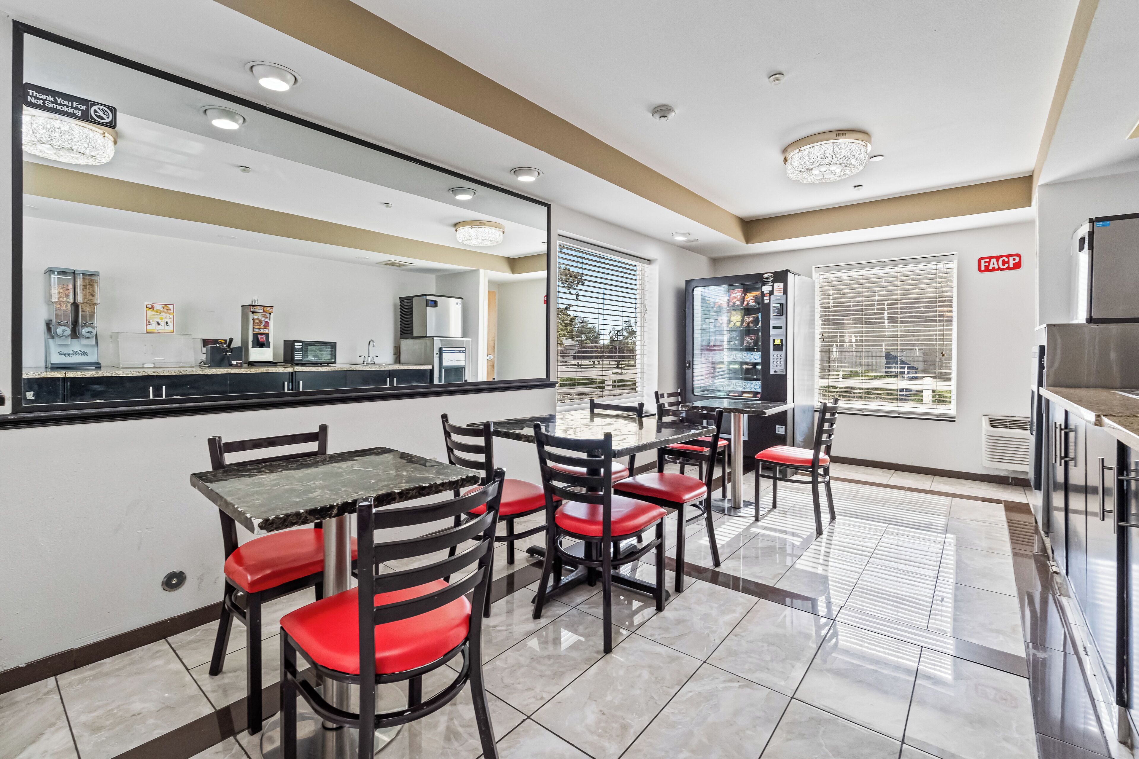 Free daily continental breakfast 