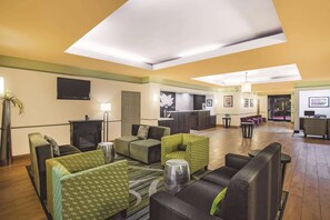 Lobby - La Quinta Inn & Suites by Wyndham Beaumont West (Beaumont)