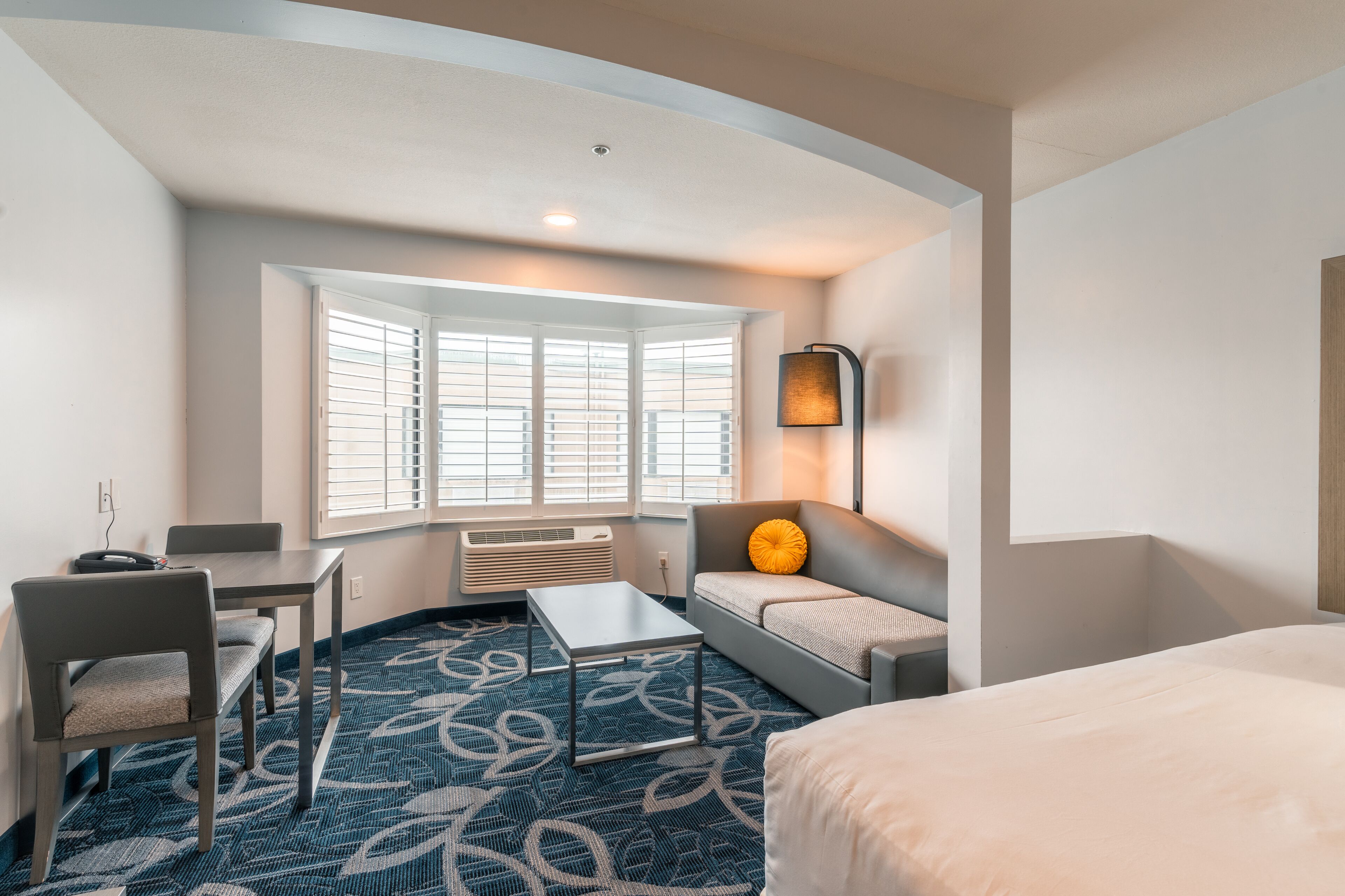 business room, 1 king bed | 1 bedroom, pillow-top beds, in-room safe, desk