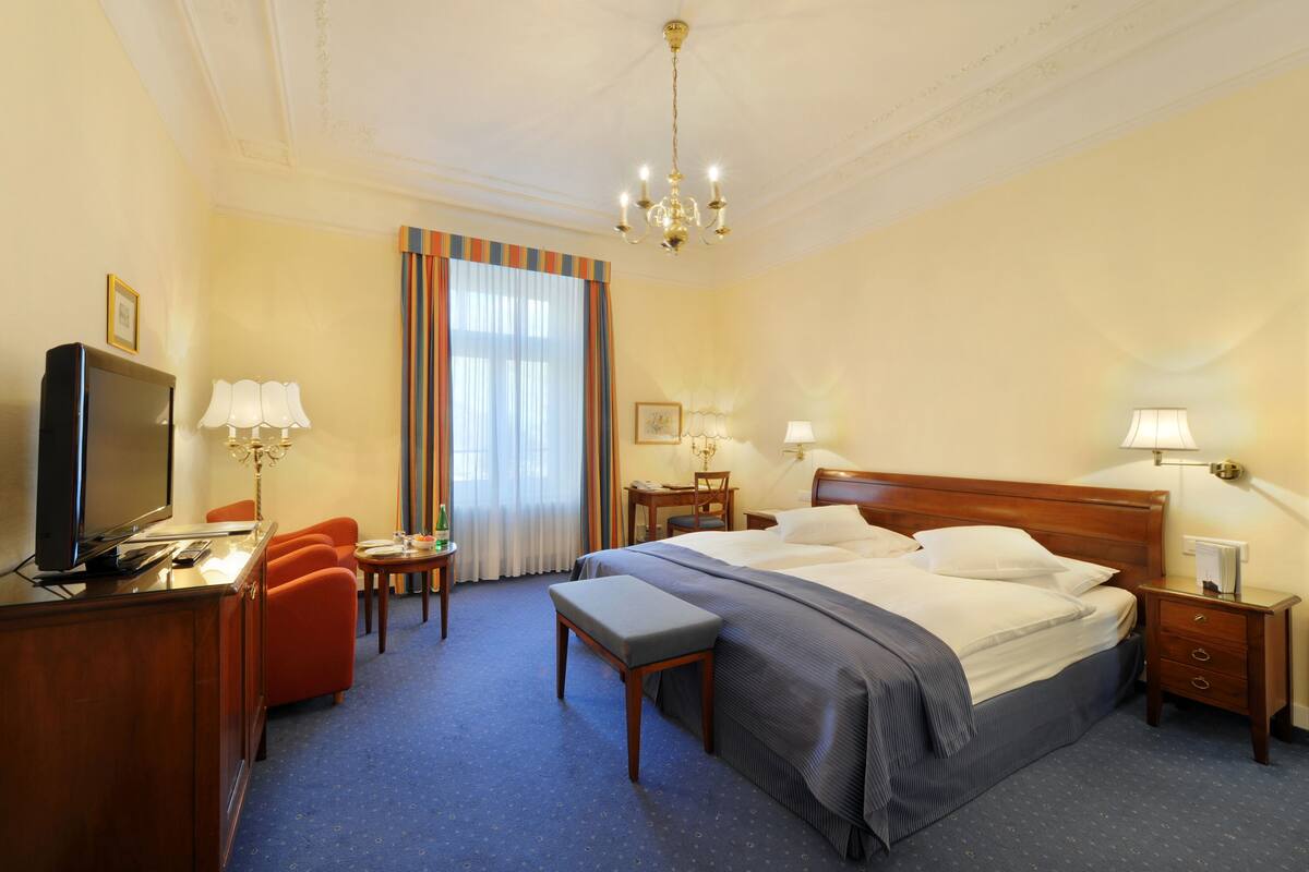 Premium bedding, down duvets, pillow-top beds, minibar