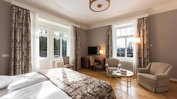 Chambre Double Supérieure | Literie de qualité supérieure, couette en duvet d'oie, surmatelas