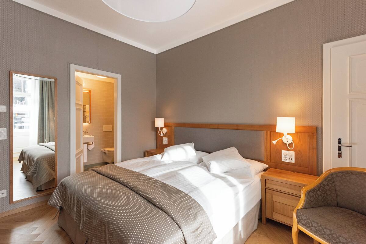 Premium bedding, down duvets, pillow-top beds, minibar