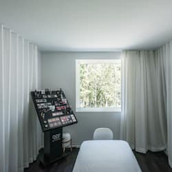 Een sauna, een stoombad, lichaamsbehandelingen, Thaise massages