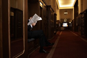Lobby lounge