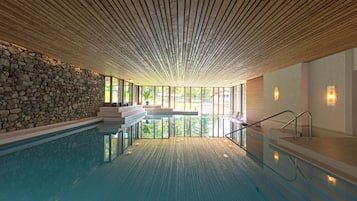 Piscina coperta, piscina all'aperto, cabine incluse nel prezzo