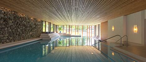 Piscine couverte, piscine extérieure, cabanons gratuits