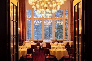 3 restaurants, breakfast, dinner served; French cuisine  - Hotel Waldhaus Sils  (Sils im Engadin-Segl)