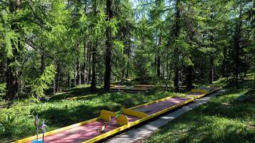 Mini-golf