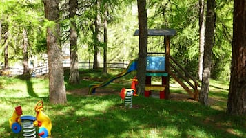 Children’s play area – outdoor