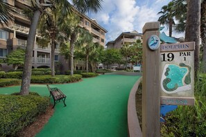 Mini-golf
