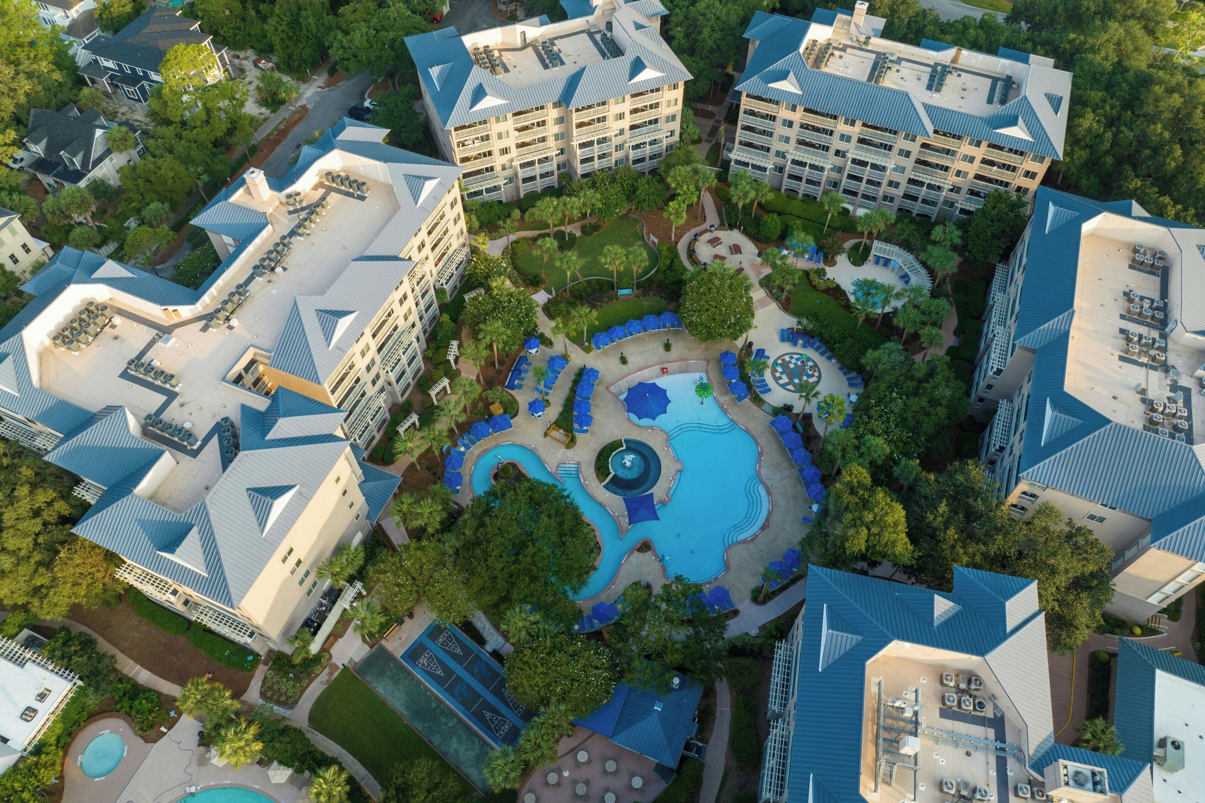 Indoor pool, 5 outdoor pools, pool umbrellas, sun loungers