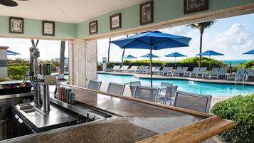 4 kolam renang terbuka, kerusi lepak pantai