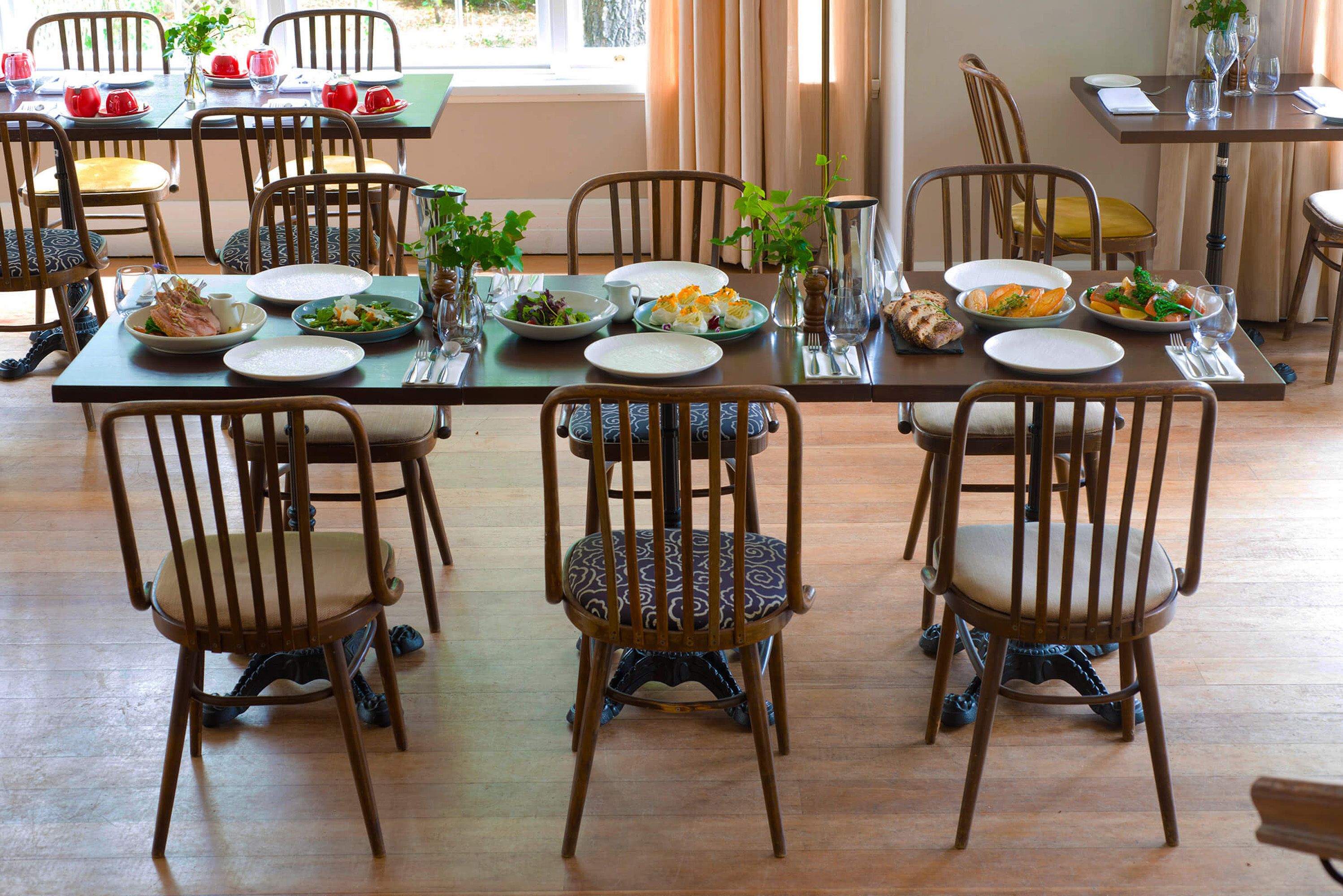 breakfast and dinner served, international cuisine