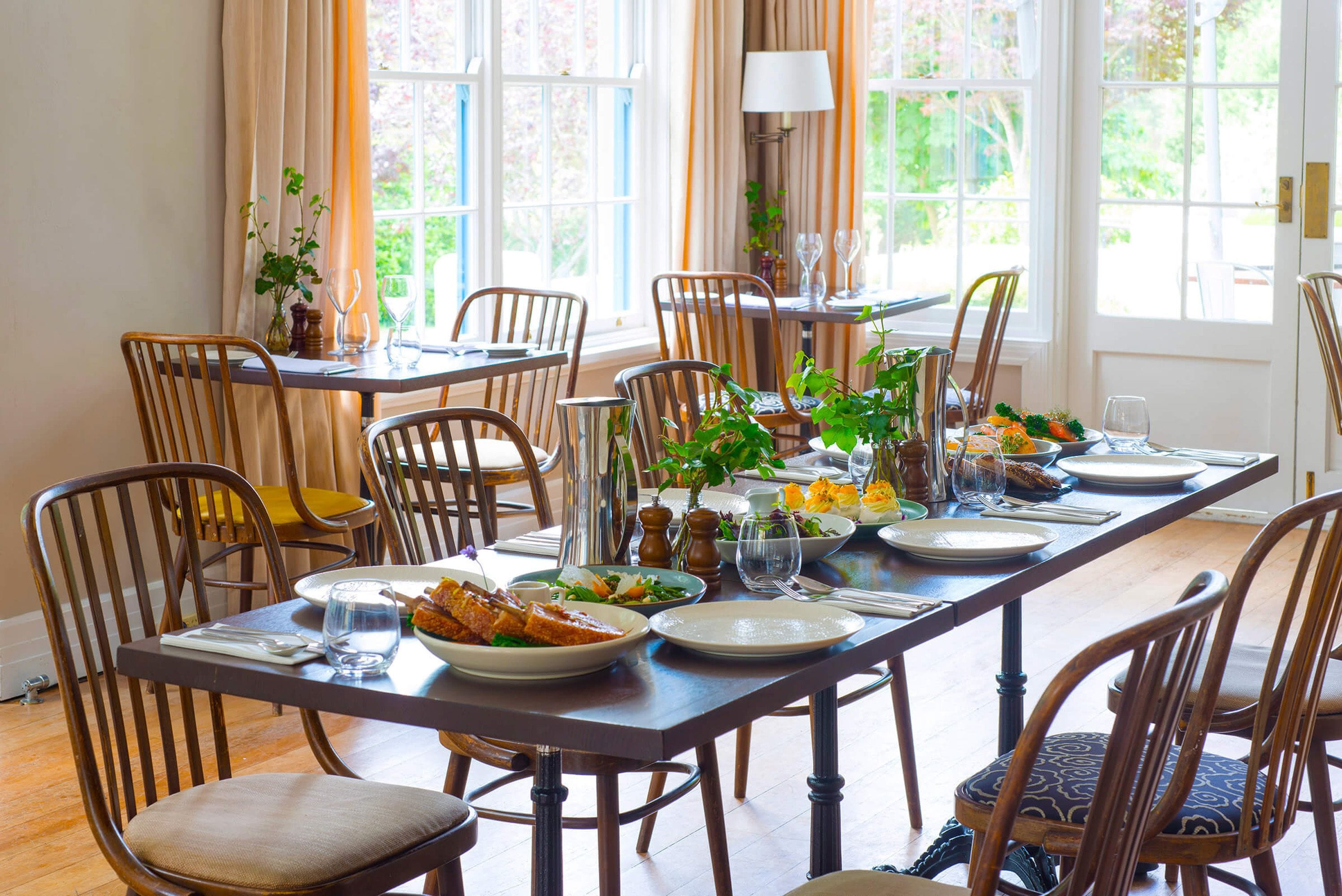 breakfast and dinner served, international cuisine