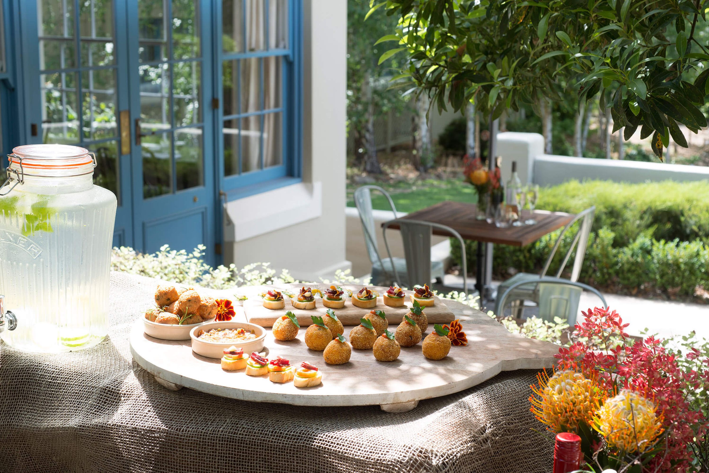 breakfast and dinner served, international cuisine