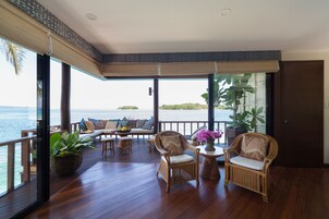 Samal Suite ,with 1 Pullout bed | Minibar, in-room safe, desk, blackout drapes