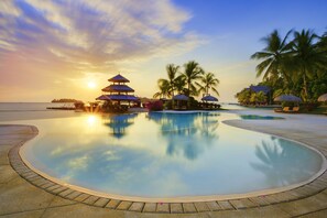 2 outdoor pools, pool umbrellas, sun loungers