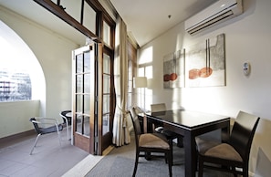 Two Bedroom Apartment - Balcony, 2 Bathrooms | Balcony